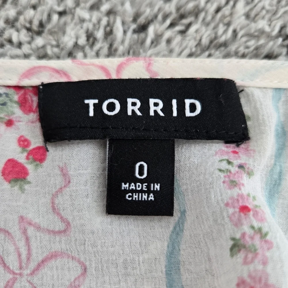 Torrid Textured Chiffon Kimono color:Antoinette floral. Torrid Size 0 (L)